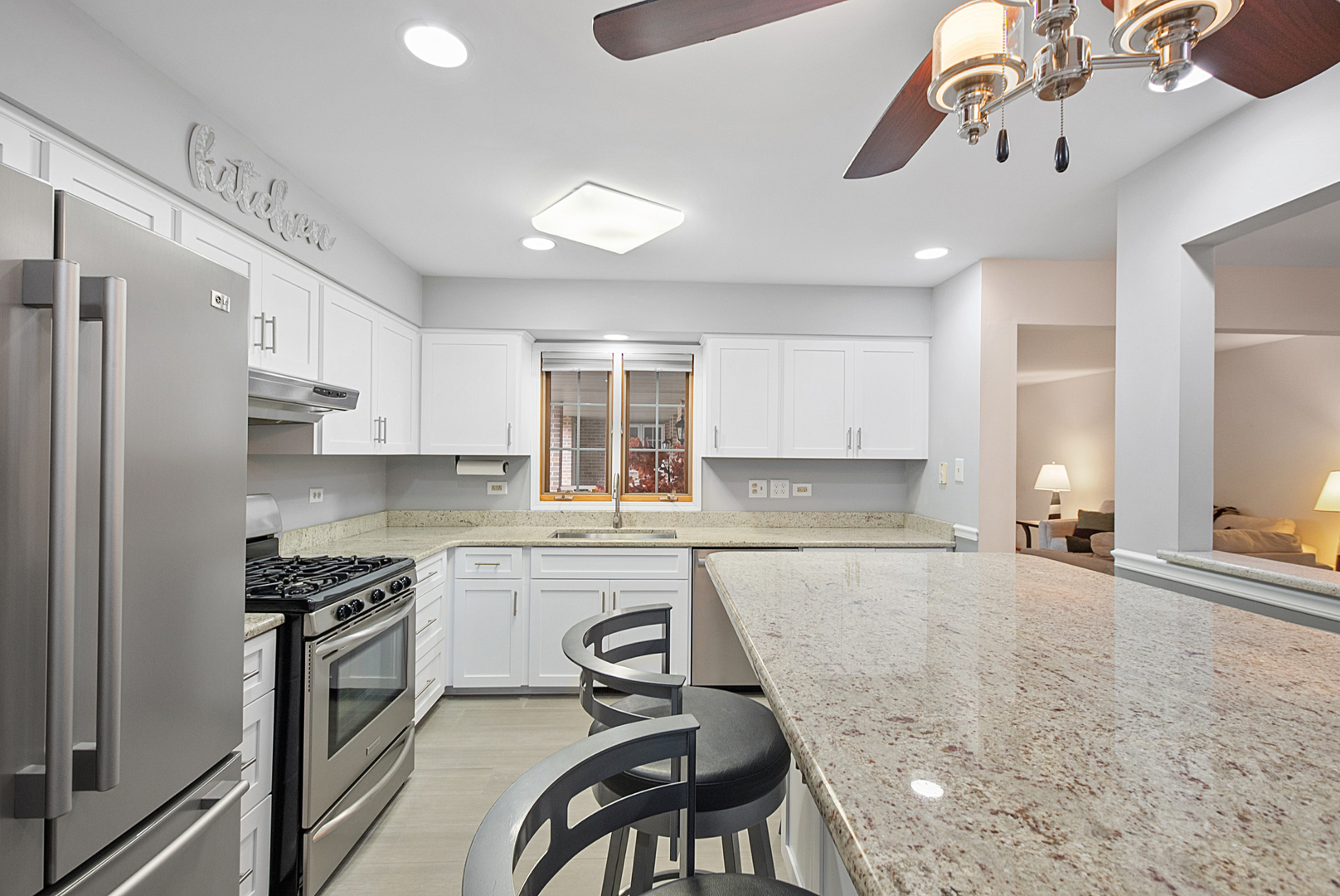 5002 W Circle Place, Crestwood, IL 60418