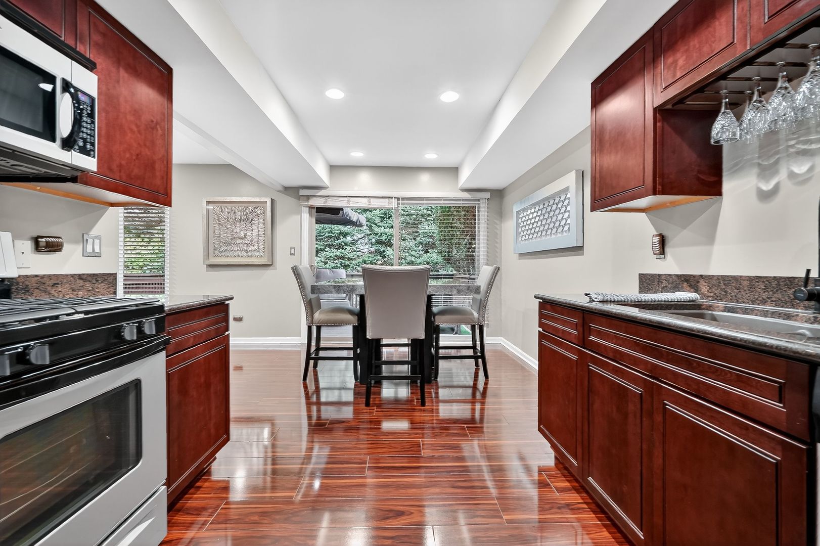 11104 W Cove Circle #2B, Palos Hills, IL 60465