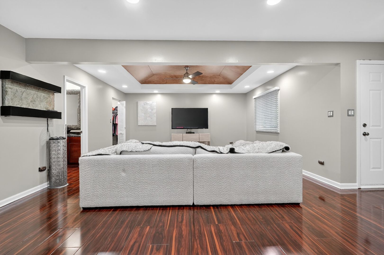 11104 W Cove Circle #2B, Palos Hills, IL 60465