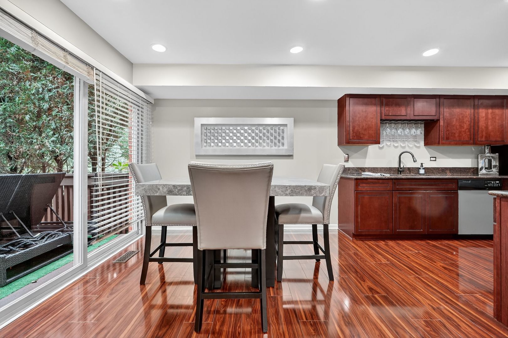 11104 W Cove Circle #2B, Palos Hills, IL 60465