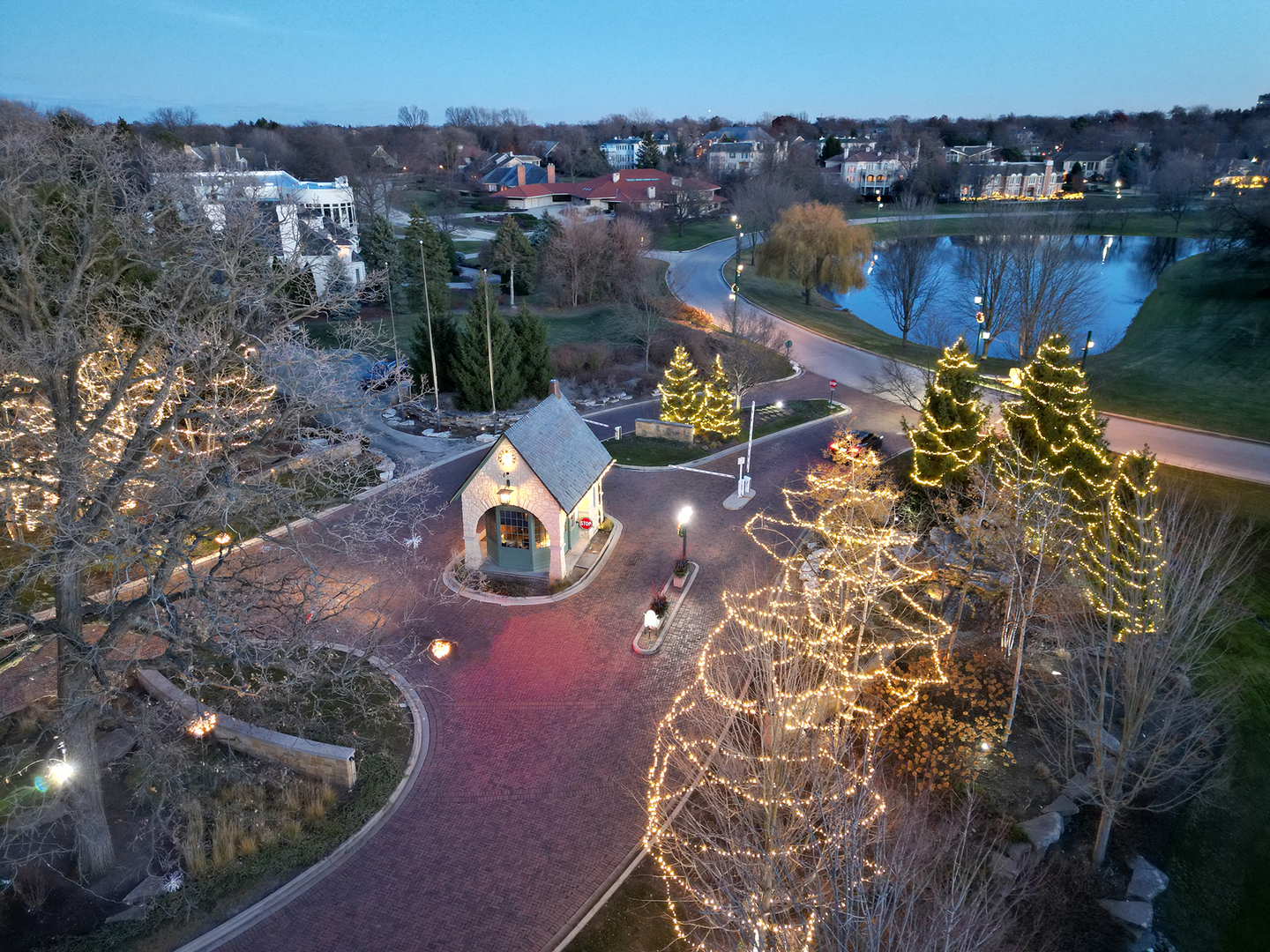 1751 Midwest Club Parkway, Oak Brook, IL 60523