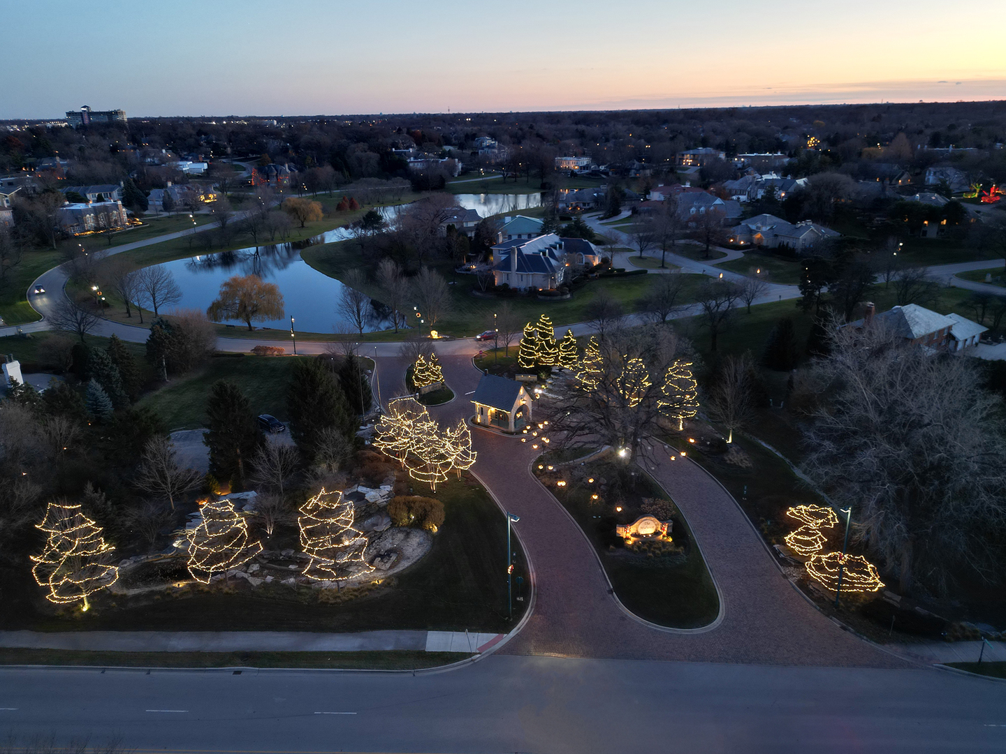 1751 Midwest Club Parkway, Oak Brook, IL 60523