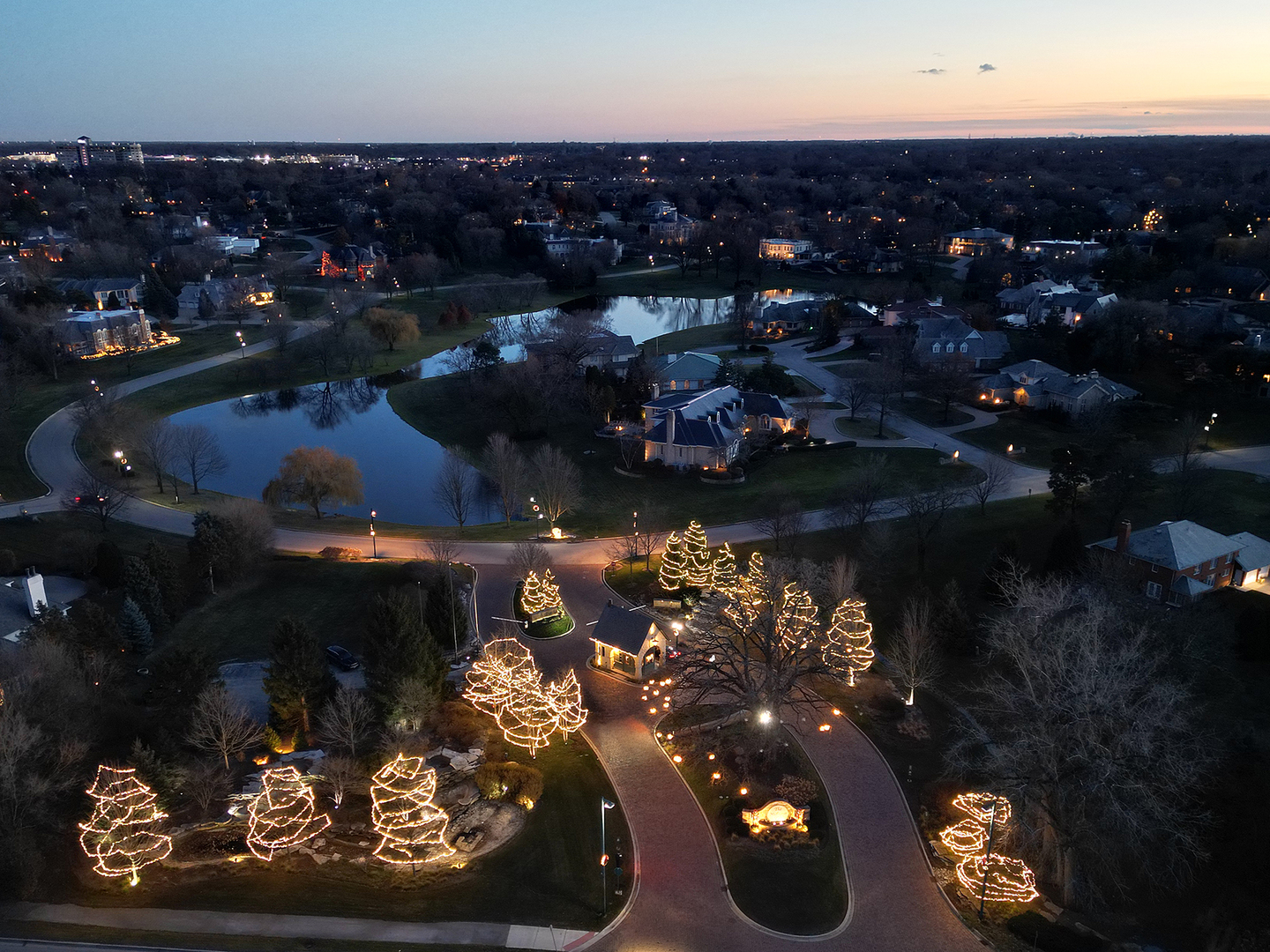 1751 Midwest Club Parkway, Oak Brook, IL 60523