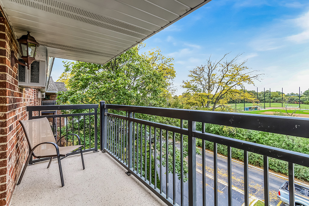 3913 Saratoga Avenue #G-306, Downers Grove, IL 60515