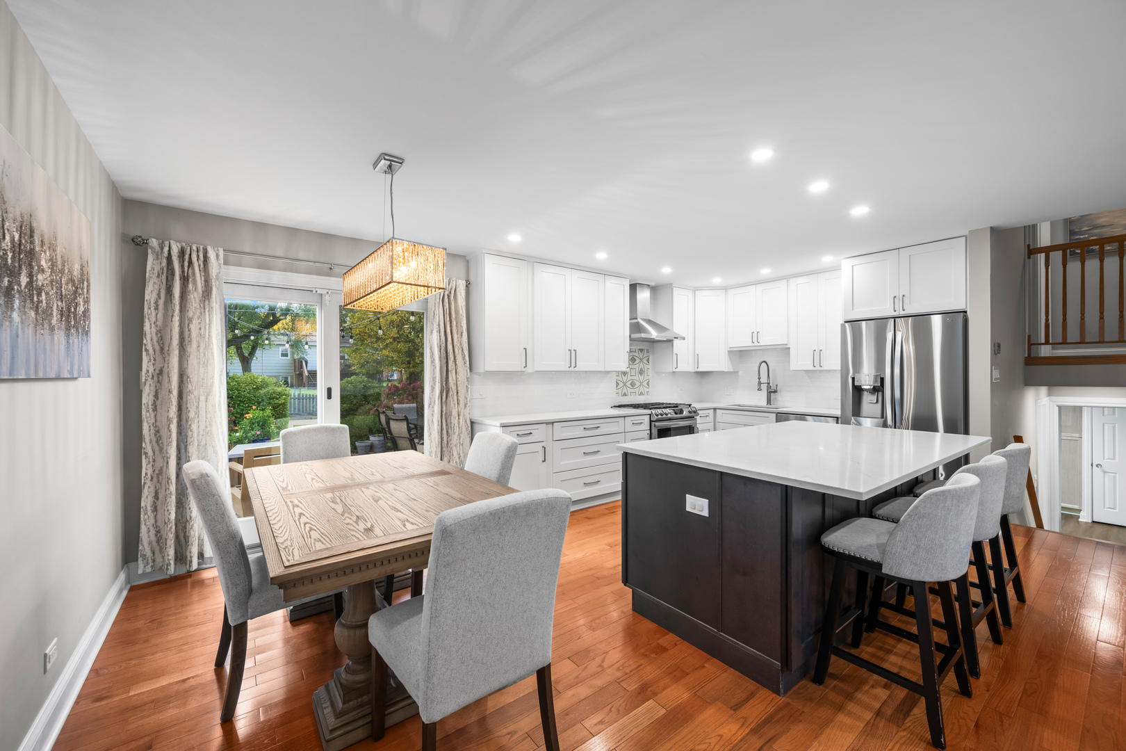 215 W Hintz Road, Arlington Heights, IL 60004