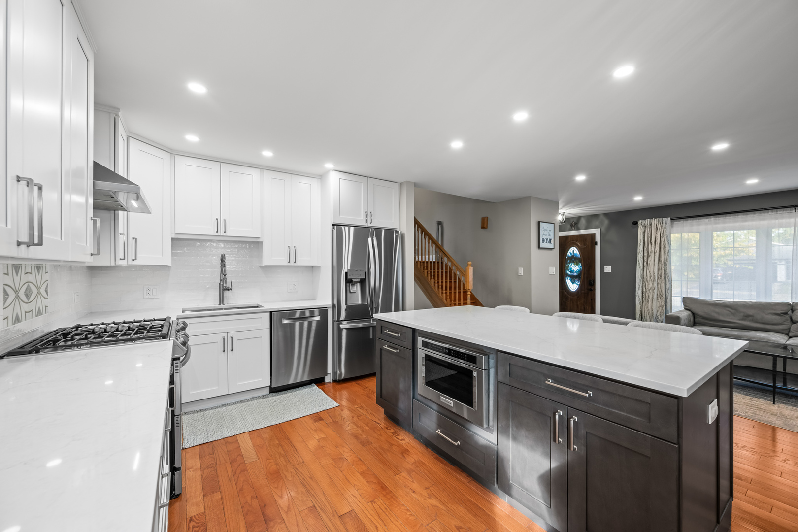 215 W Hintz Road, Arlington Heights, IL 60004