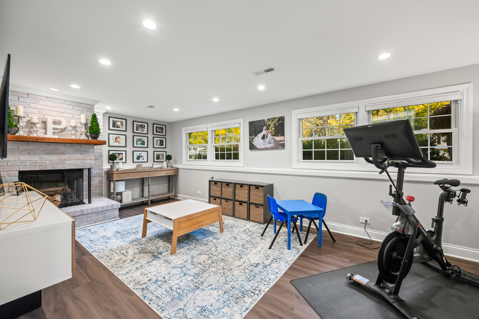 215 W Hintz Road, Arlington Heights, IL 60004