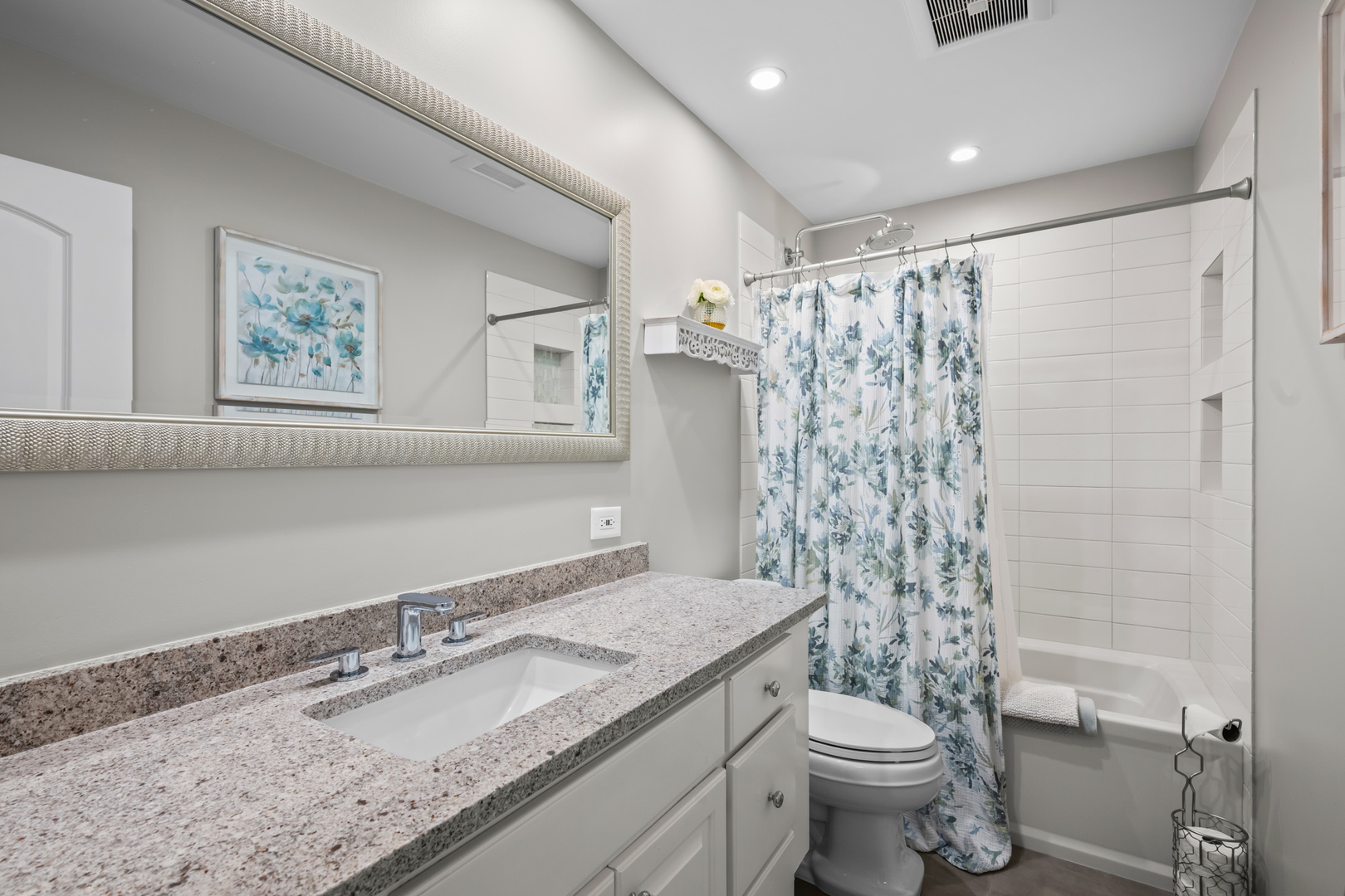 215 W Hintz Road, Arlington Heights, IL 60004