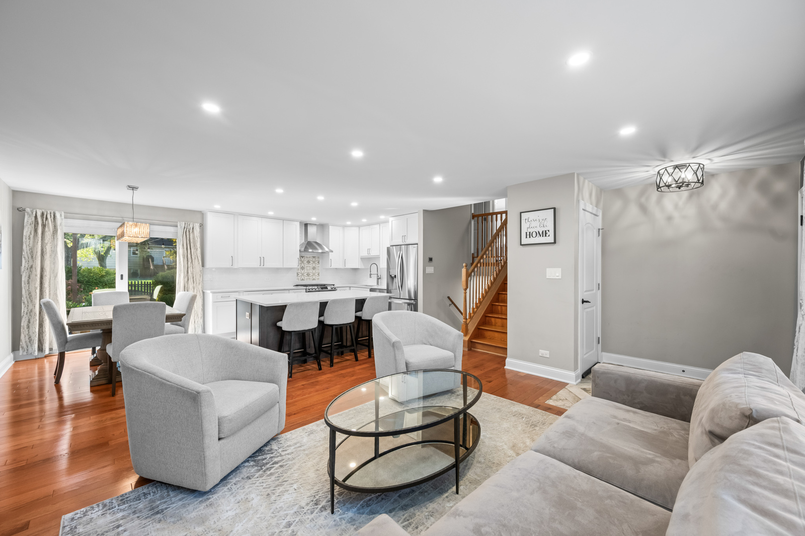 215 W Hintz Road, Arlington Heights, IL 60004