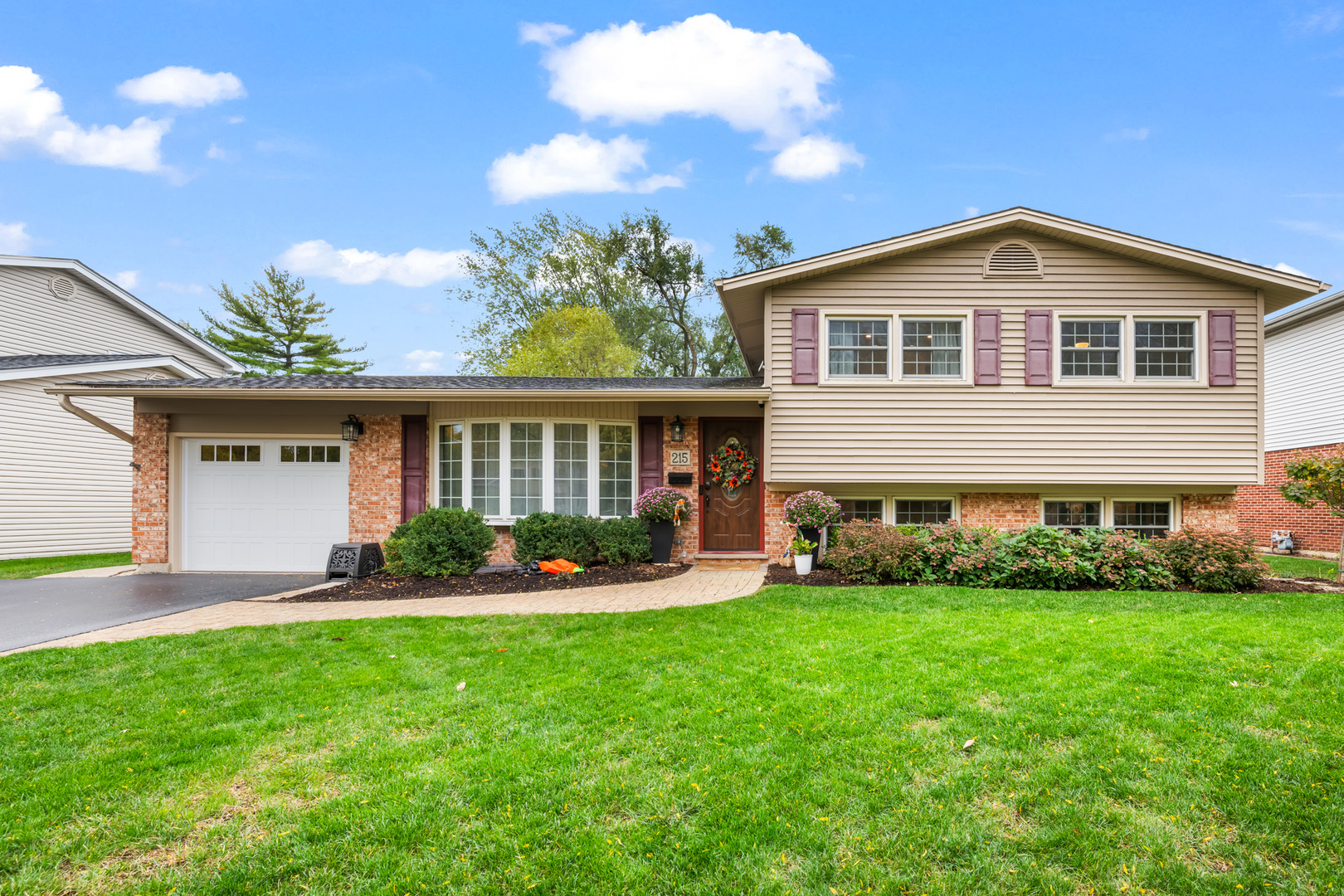 215 W Hintz Road, Arlington Heights, IL 60004