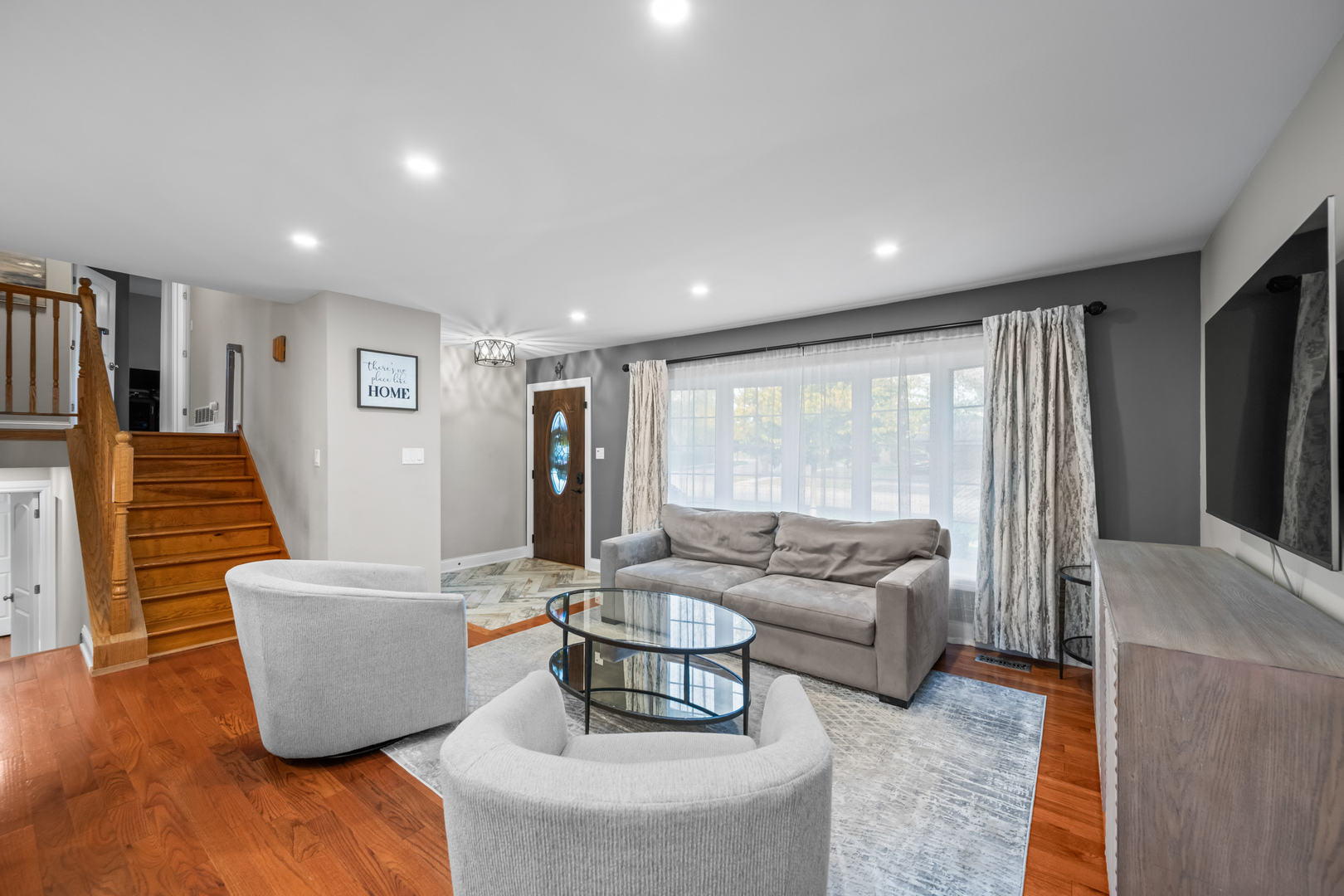 215 W Hintz Road, Arlington Heights, IL 60004