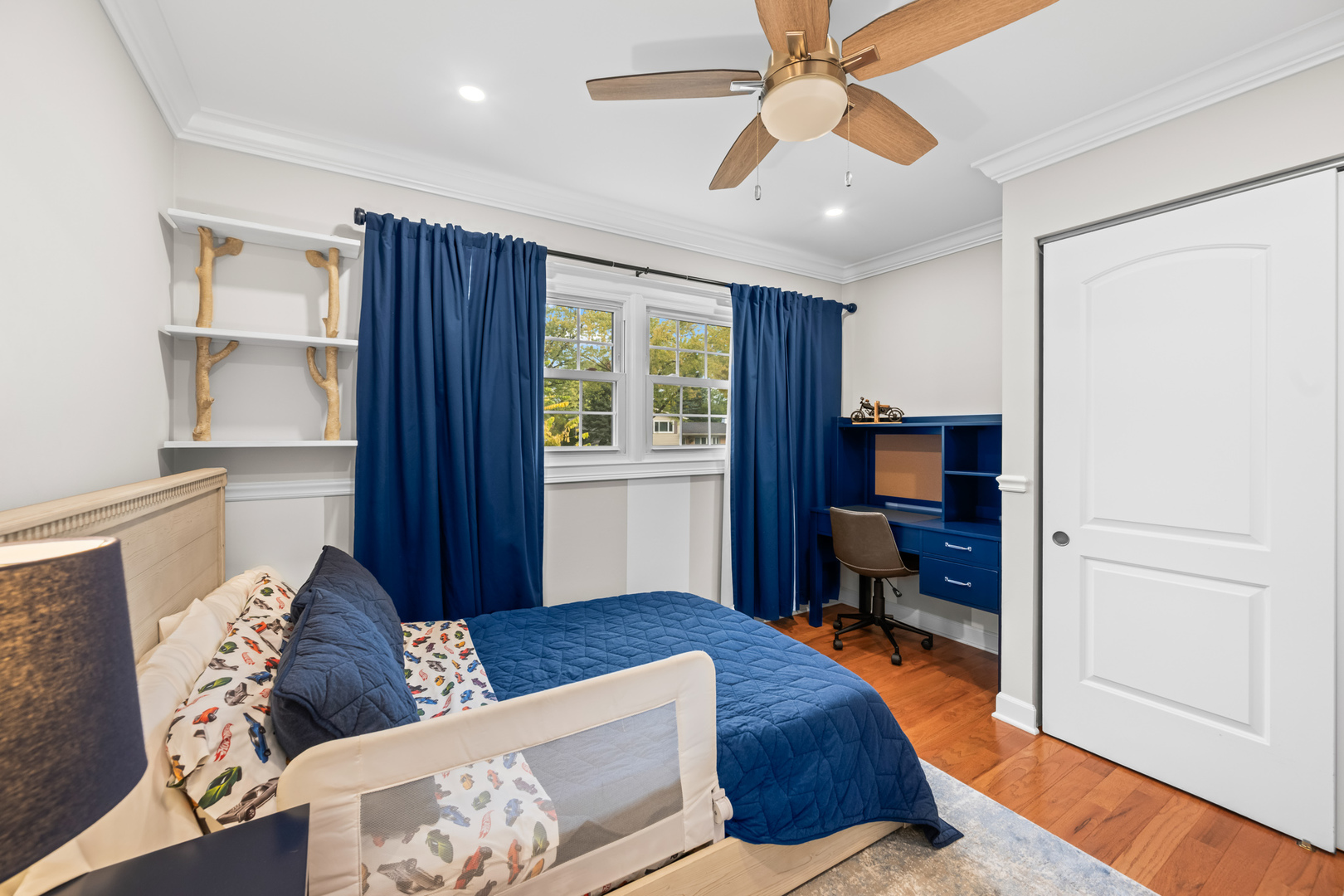 215 W Hintz Road, Arlington Heights, IL 60004