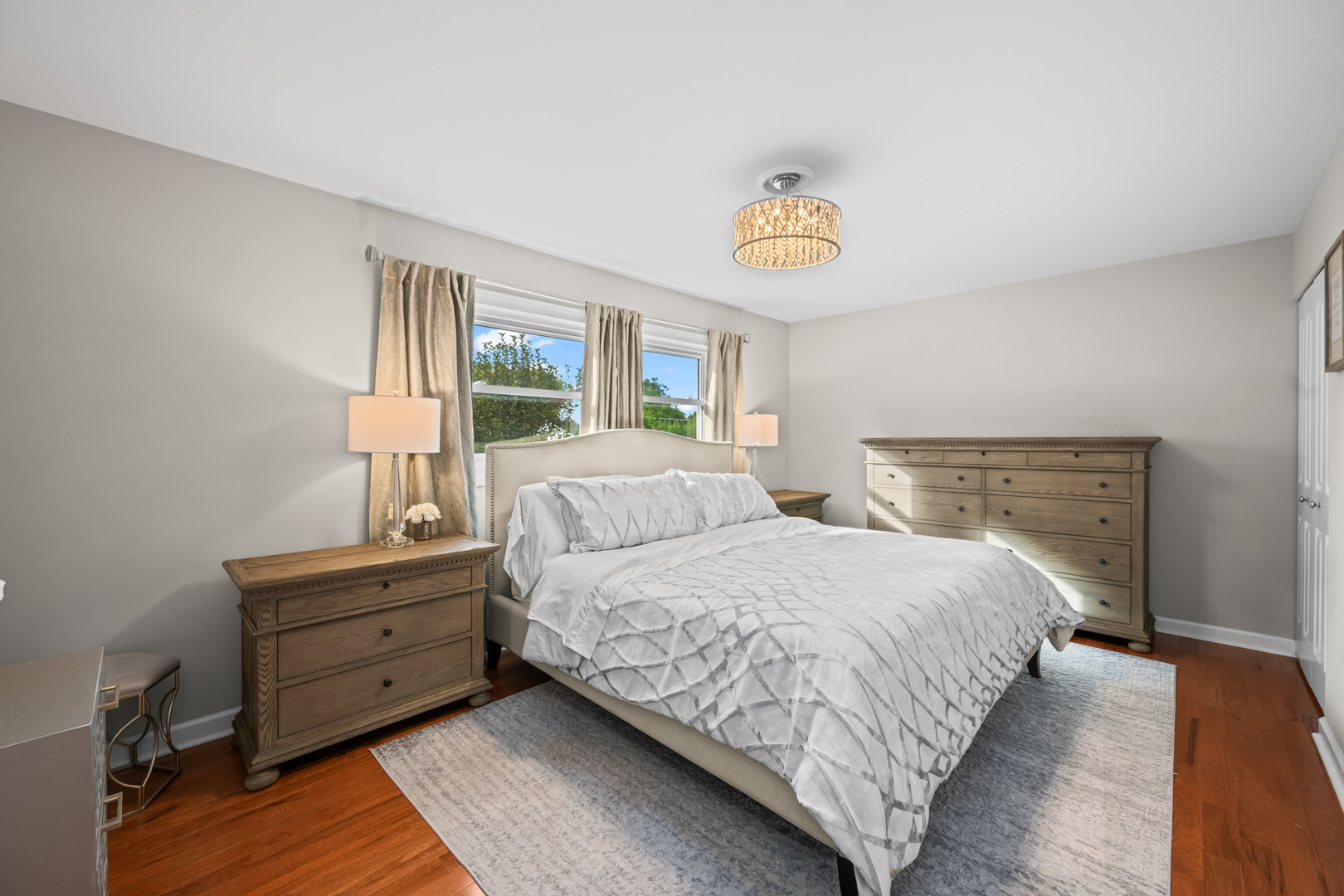 215 W Hintz Road, Arlington Heights, IL 60004