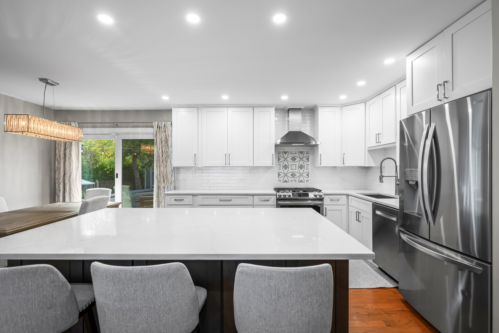 215 W Hintz Road, Arlington Heights, IL 60004