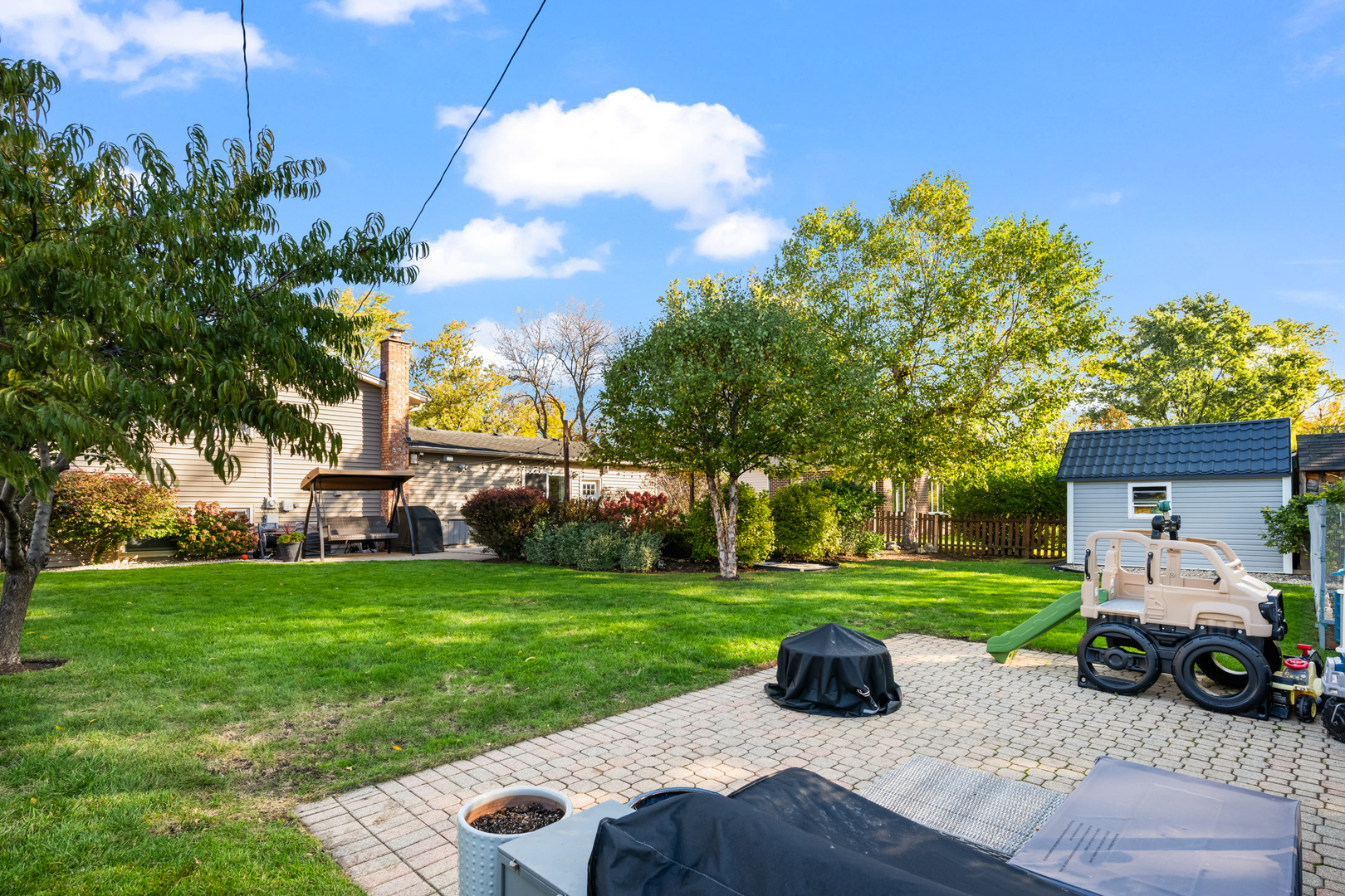 215 W Hintz Road, Arlington Heights, IL 60004