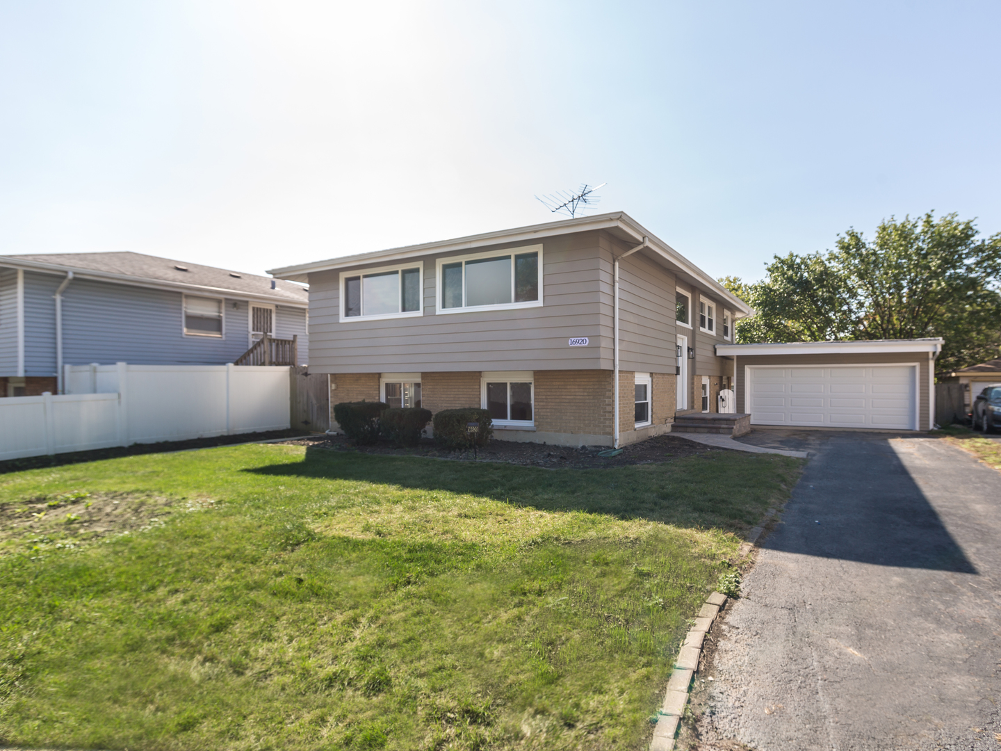 16920 Glen Oaks Drive, Country Club Hills, IL 60478