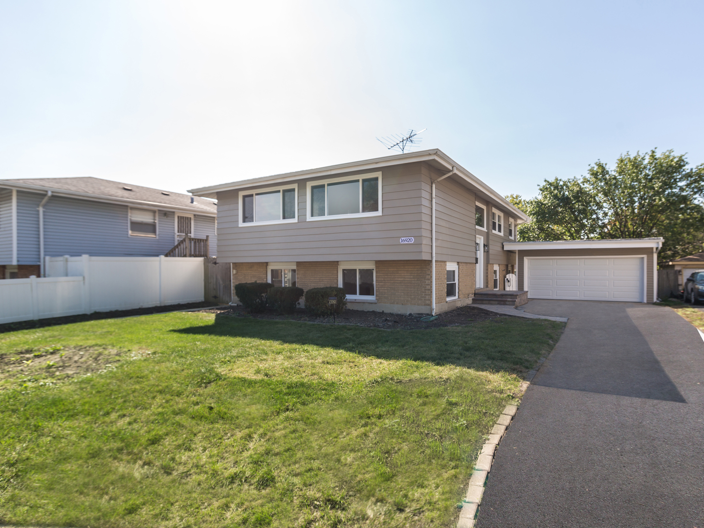 16920 Glen Oaks Drive, Country Club Hills, IL 60478