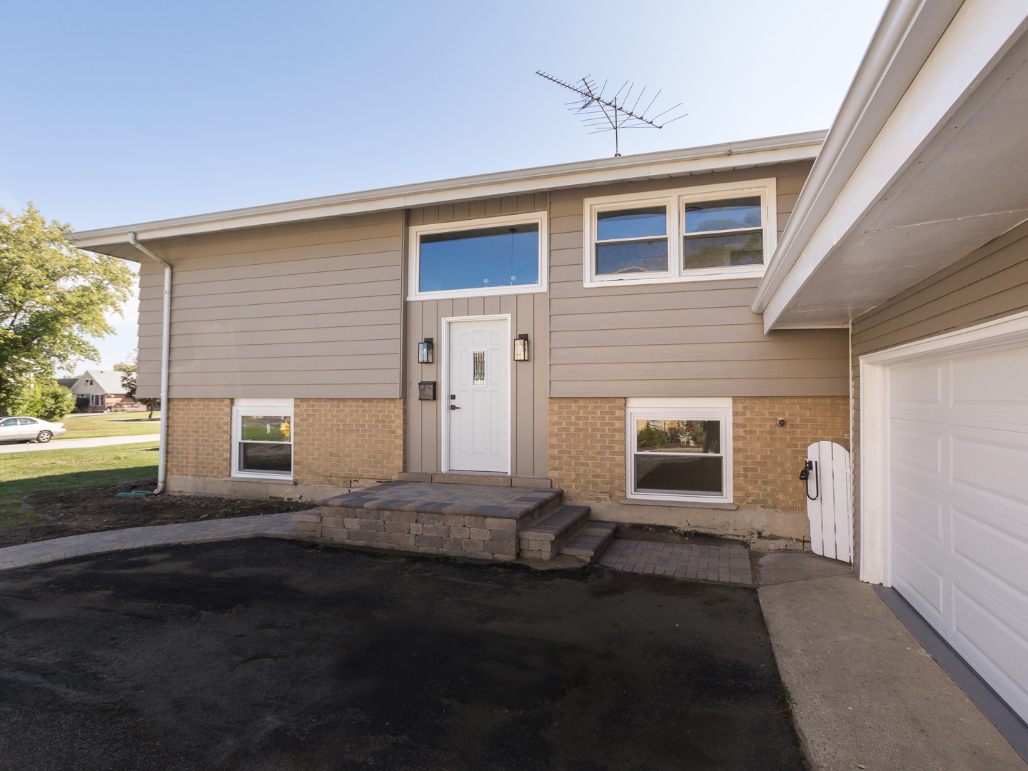 16920 Glen Oaks Drive, Country Club Hills, IL 60478