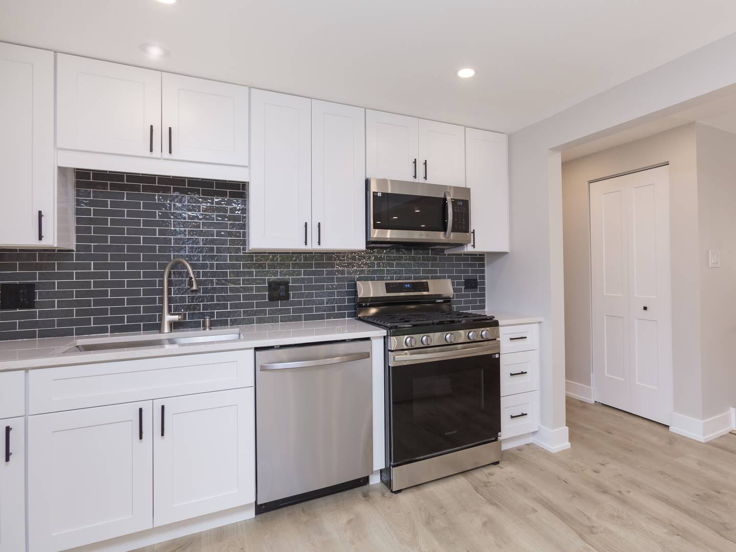 16920 Glen Oaks Drive, Country Club Hills, IL 60478