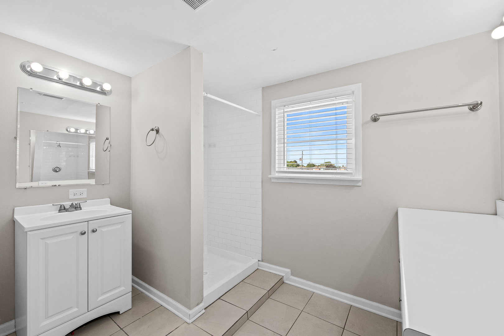 6152 S Austin Avenue, Chicago, IL 60638