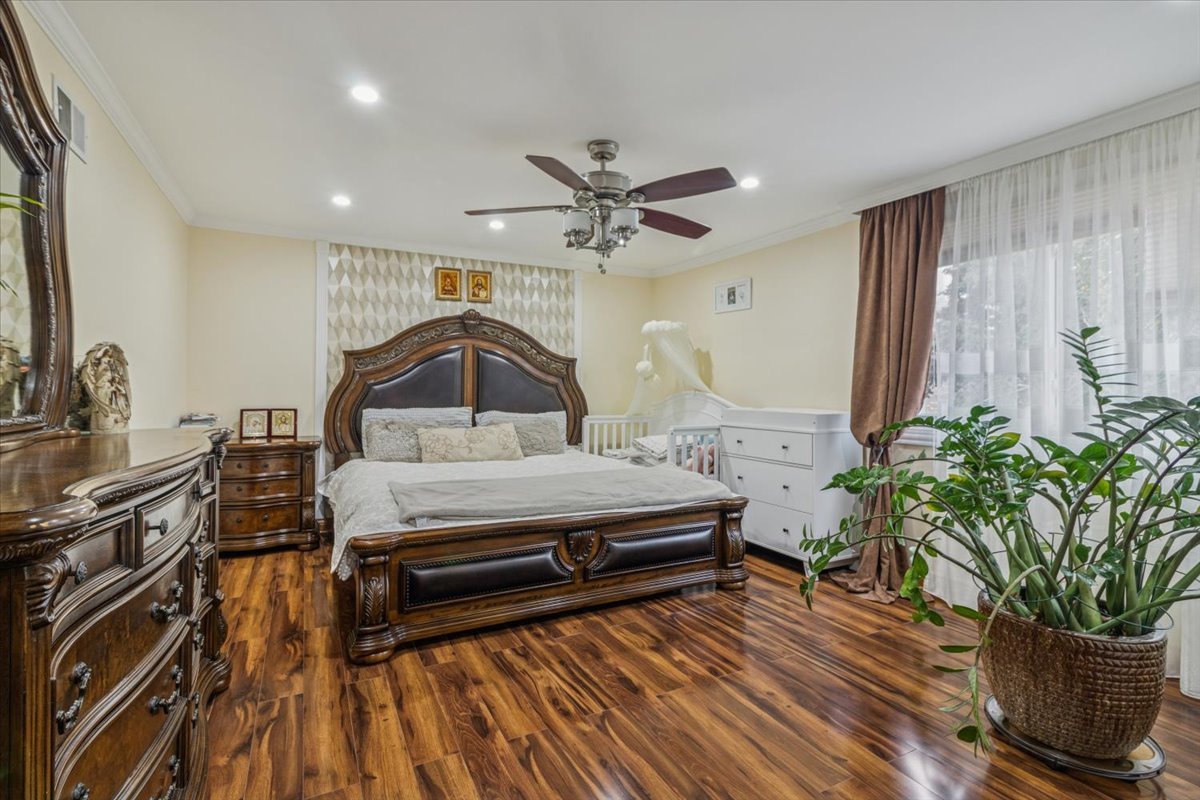 705 Lakeside Cir Drive, Wheeling, IL 60090