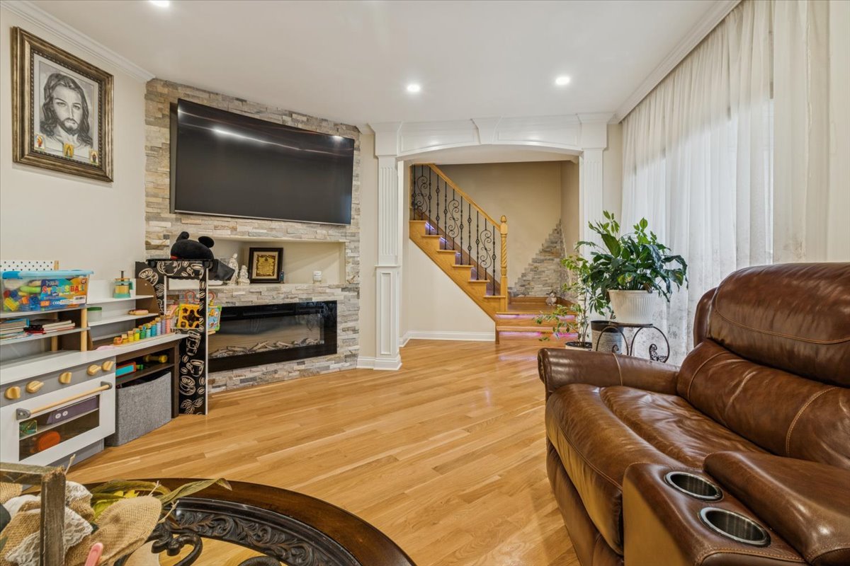 705 Lakeside Cir Drive, Wheeling, IL 60090