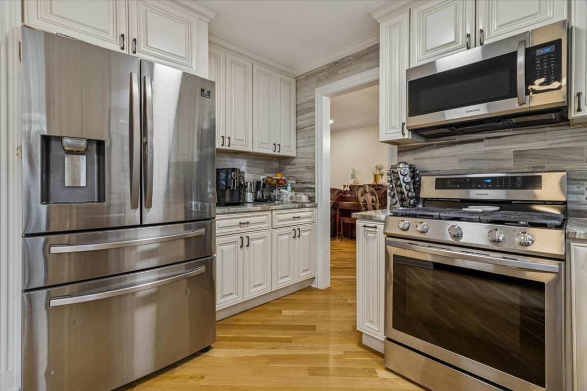 705 Lakeside Cir Drive, Wheeling, IL 60090