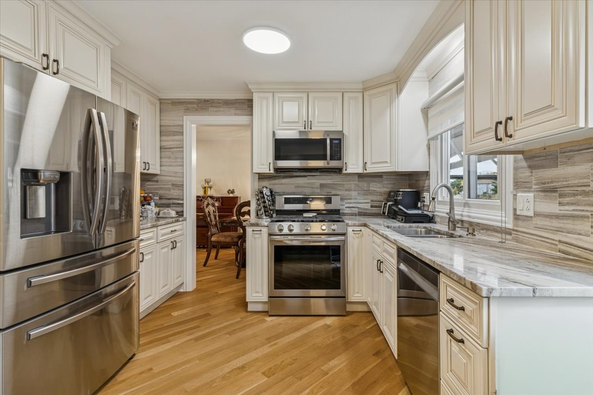 705 Lakeside Cir Drive, Wheeling, IL 60090