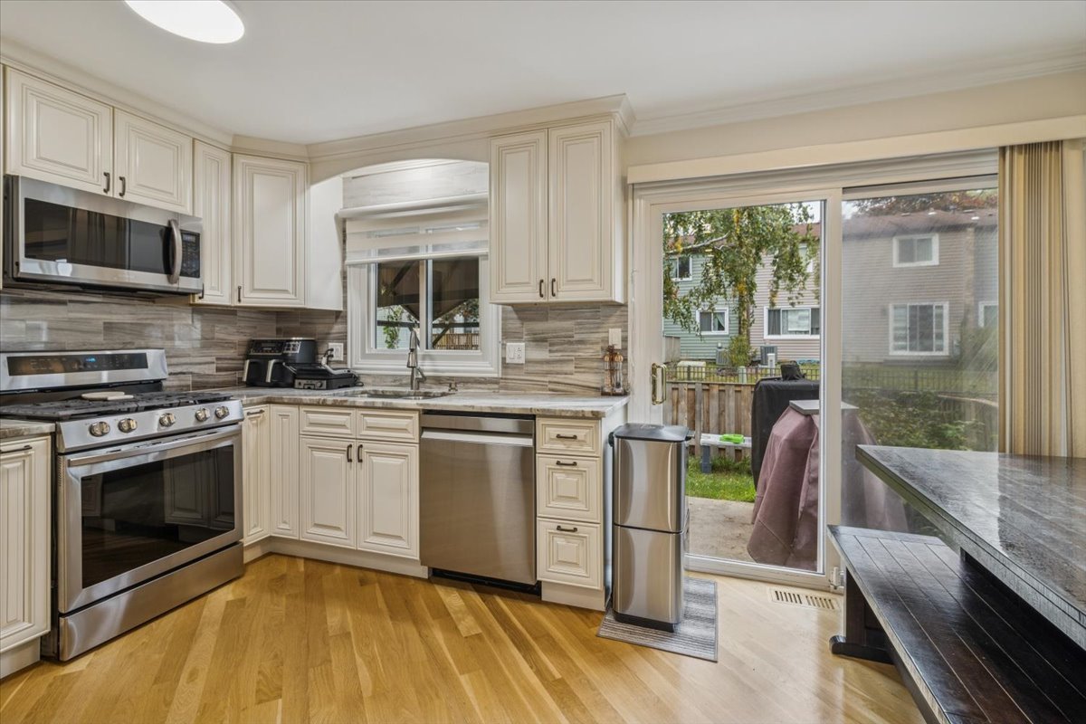 705 Lakeside Cir Drive, Wheeling, IL 60090