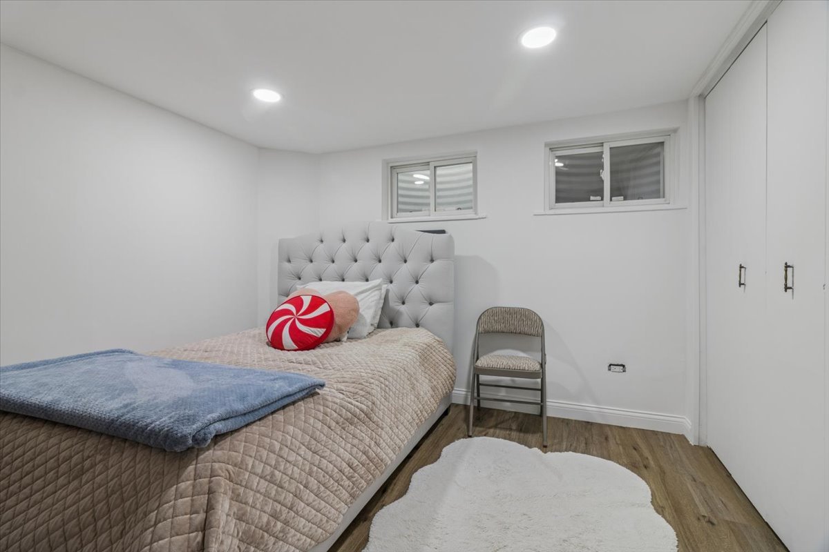 705 Lakeside Cir Drive, Wheeling, IL 60090