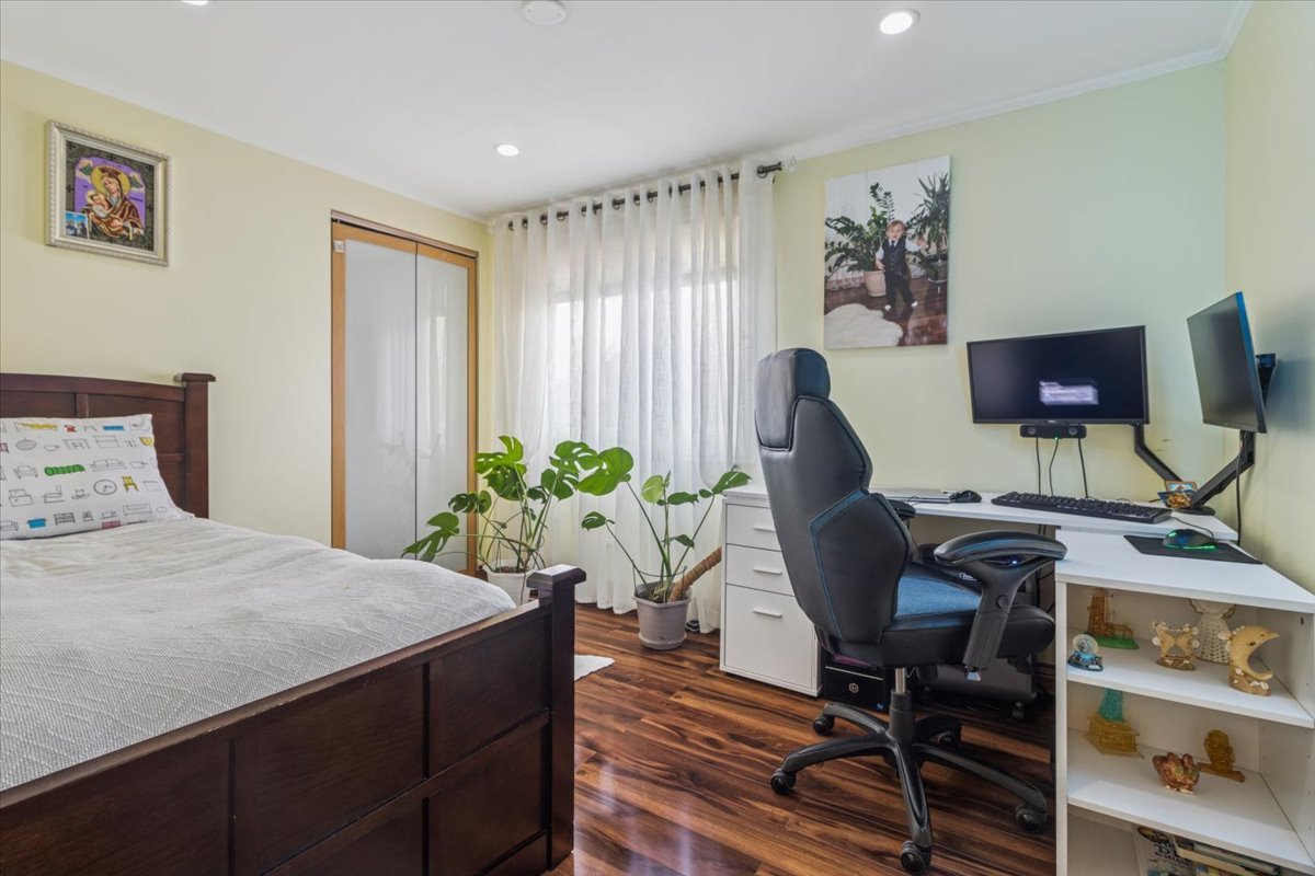 705 Lakeside Cir Drive, Wheeling, IL 60090