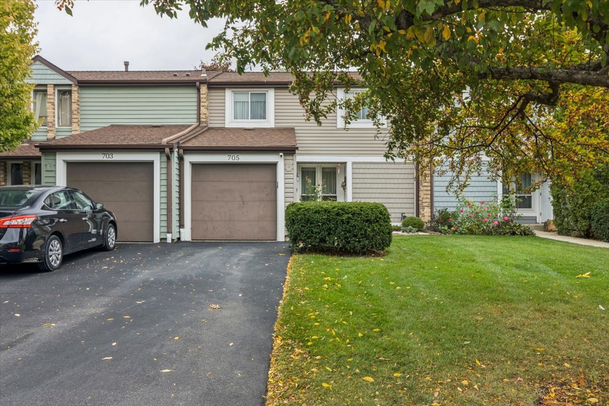 705 Lakeside Cir Drive, Wheeling, IL 60090