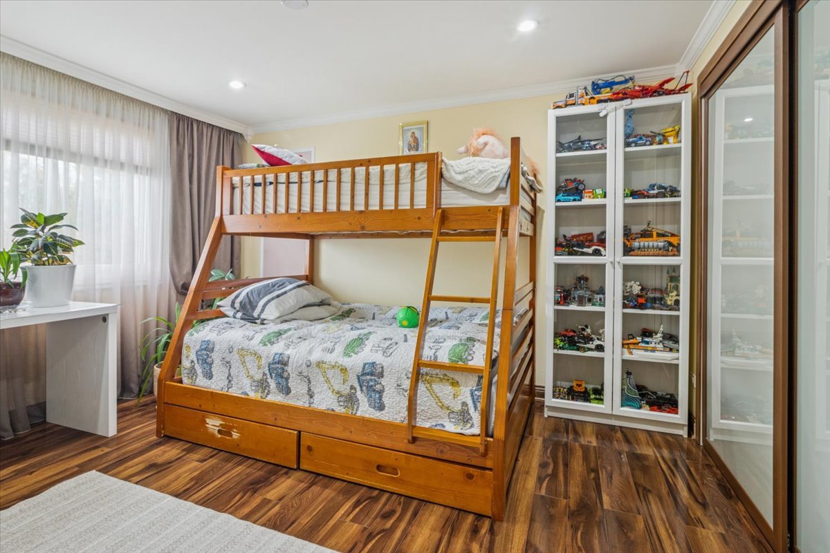 705 Lakeside Cir Drive, Wheeling, IL 60090