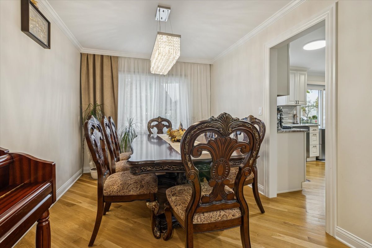 705 Lakeside Cir Drive, Wheeling, IL 60090