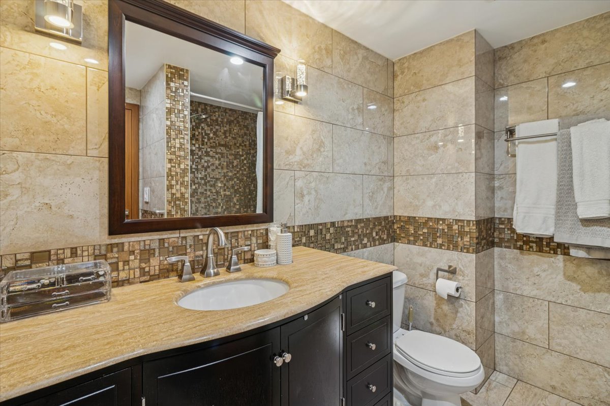 705 Lakeside Cir Drive, Wheeling, IL 60090