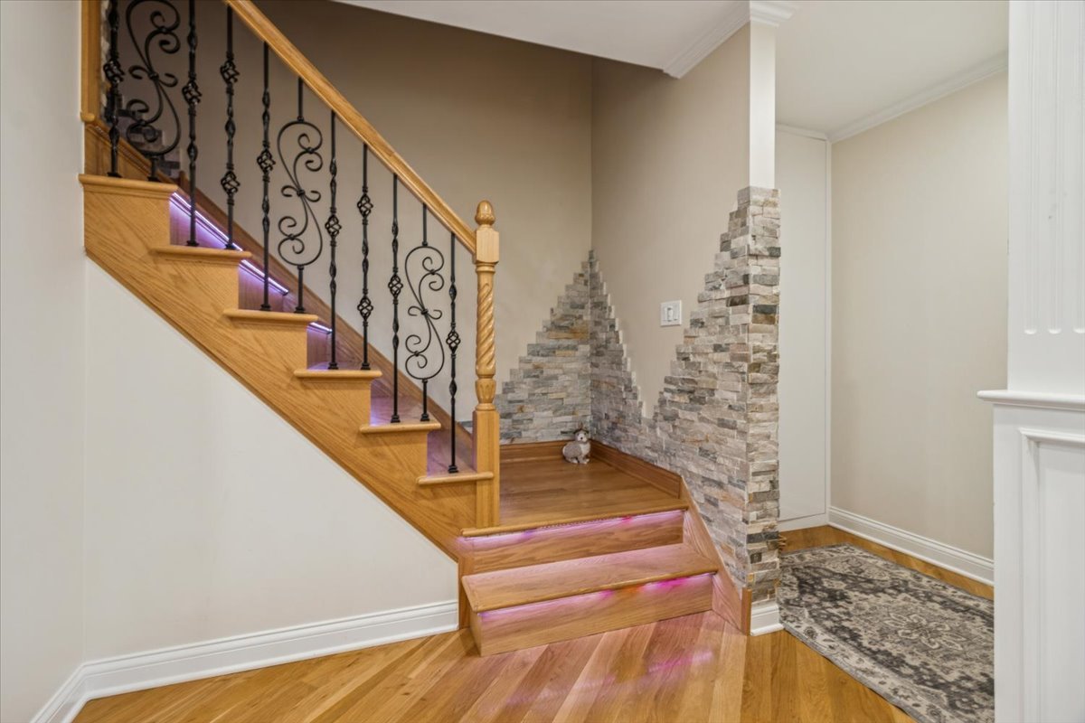 705 Lakeside Cir Drive, Wheeling, IL 60090