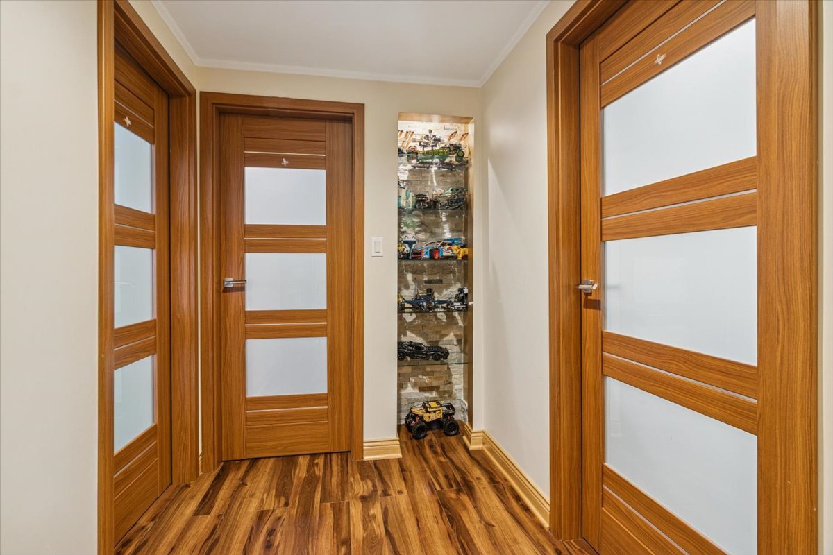 705 Lakeside Cir Drive, Wheeling, IL 60090