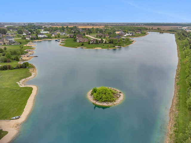 202 Barefoot Court, Minooka, IL 60447