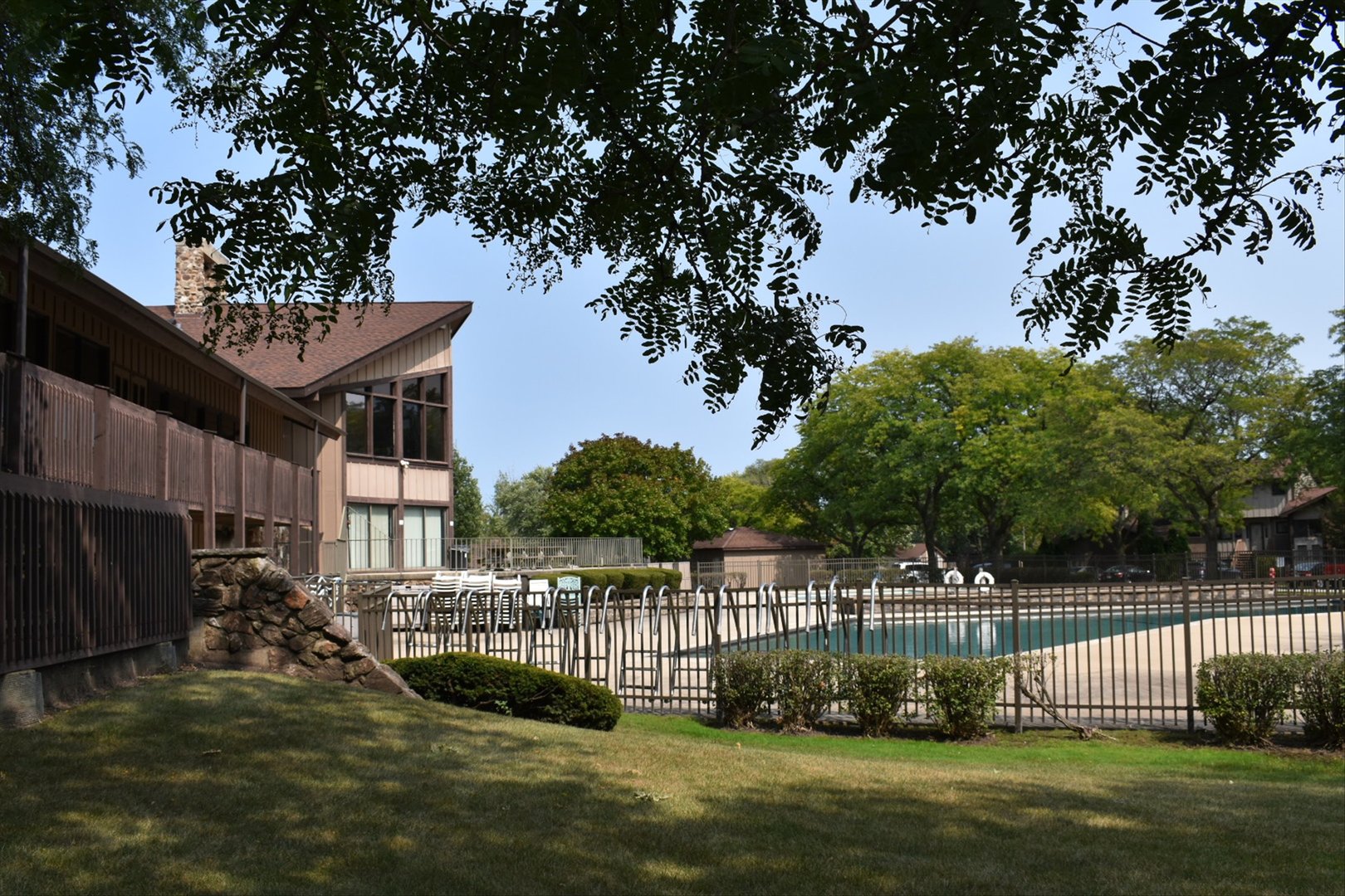 633 High Ridge Road, Roselle, IL 60172
