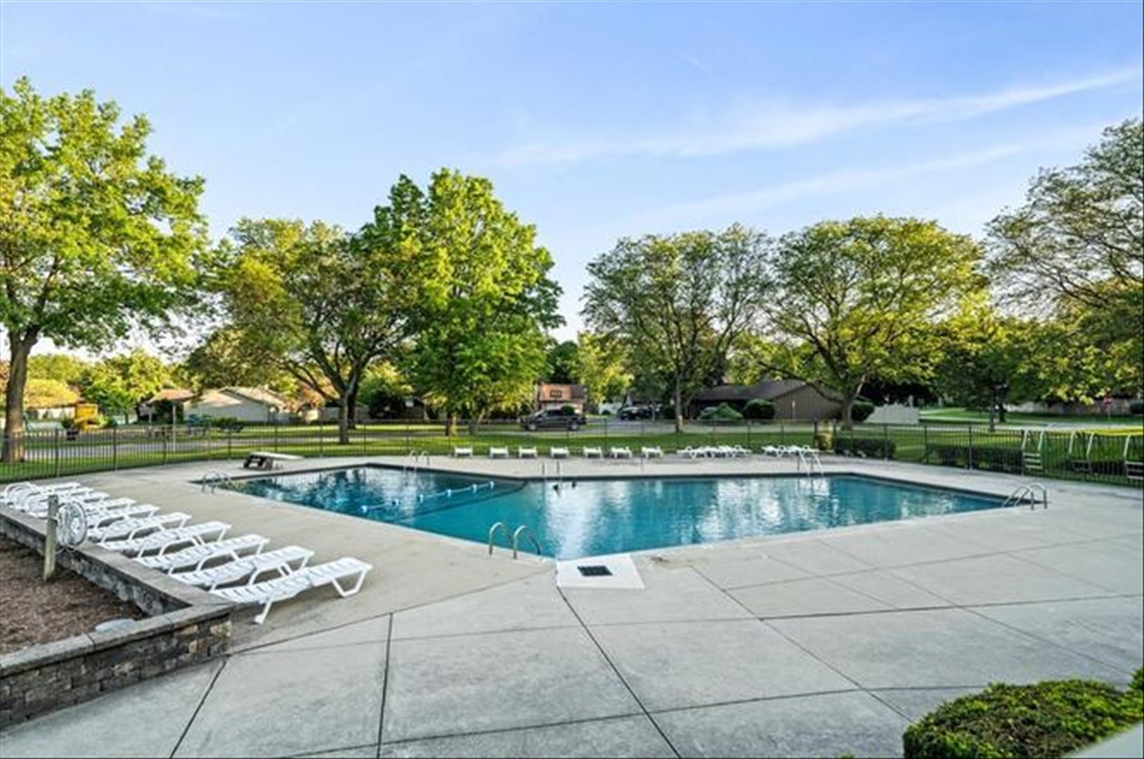 633 High Ridge Road, Roselle, IL 60172