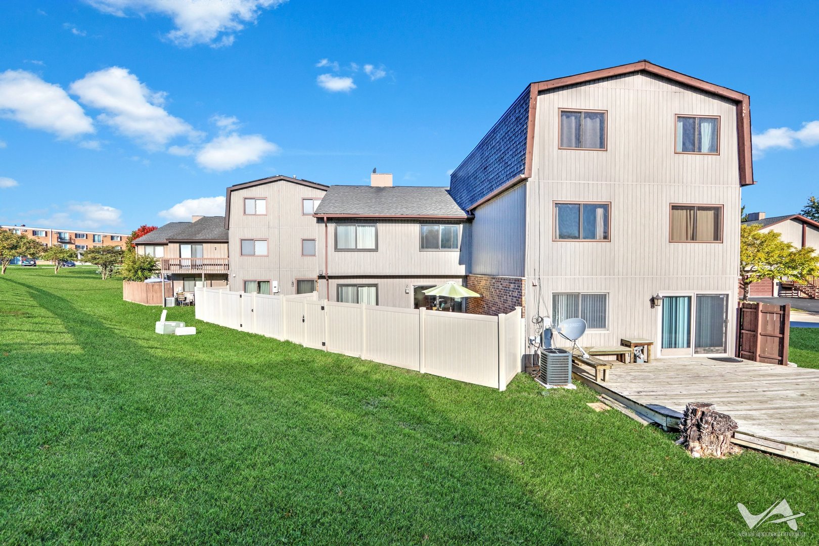 633 High Ridge Road, Roselle, IL 60172