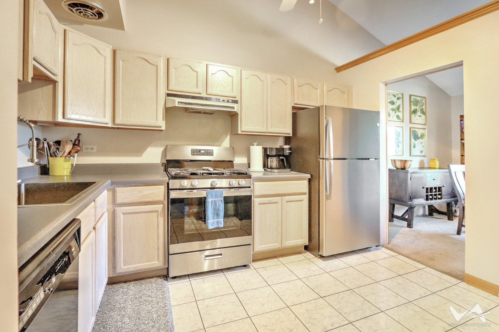 633 High Ridge Road, Roselle, IL 60172