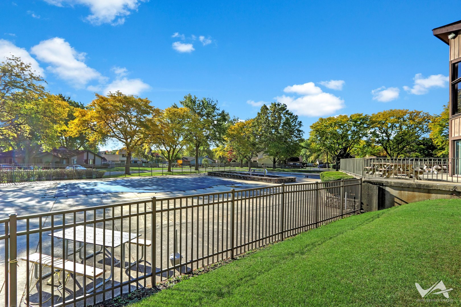 633 High Ridge Road, Roselle, IL 60172