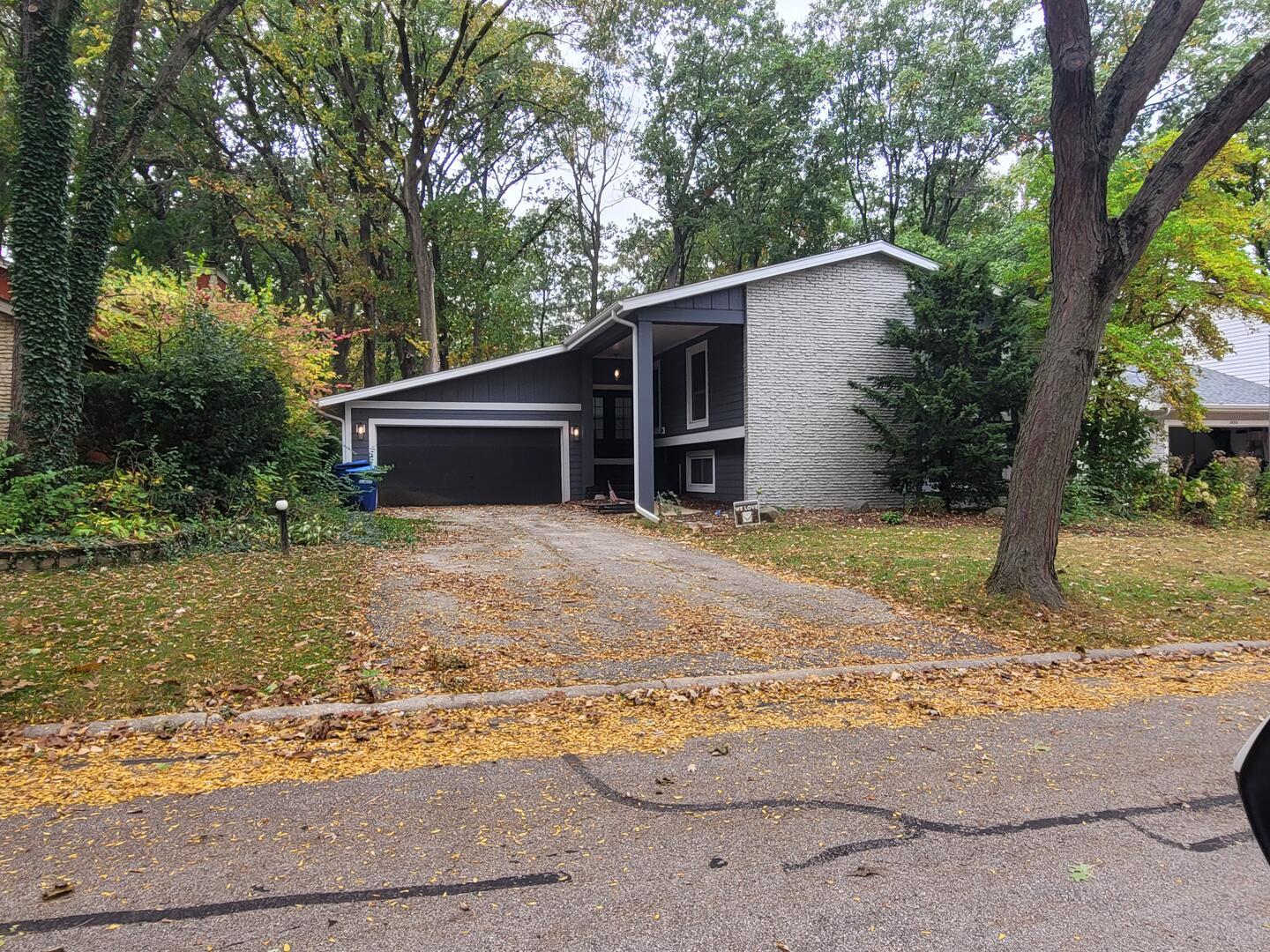 1887 Carriage Hill Road, Lisle, IL 60532