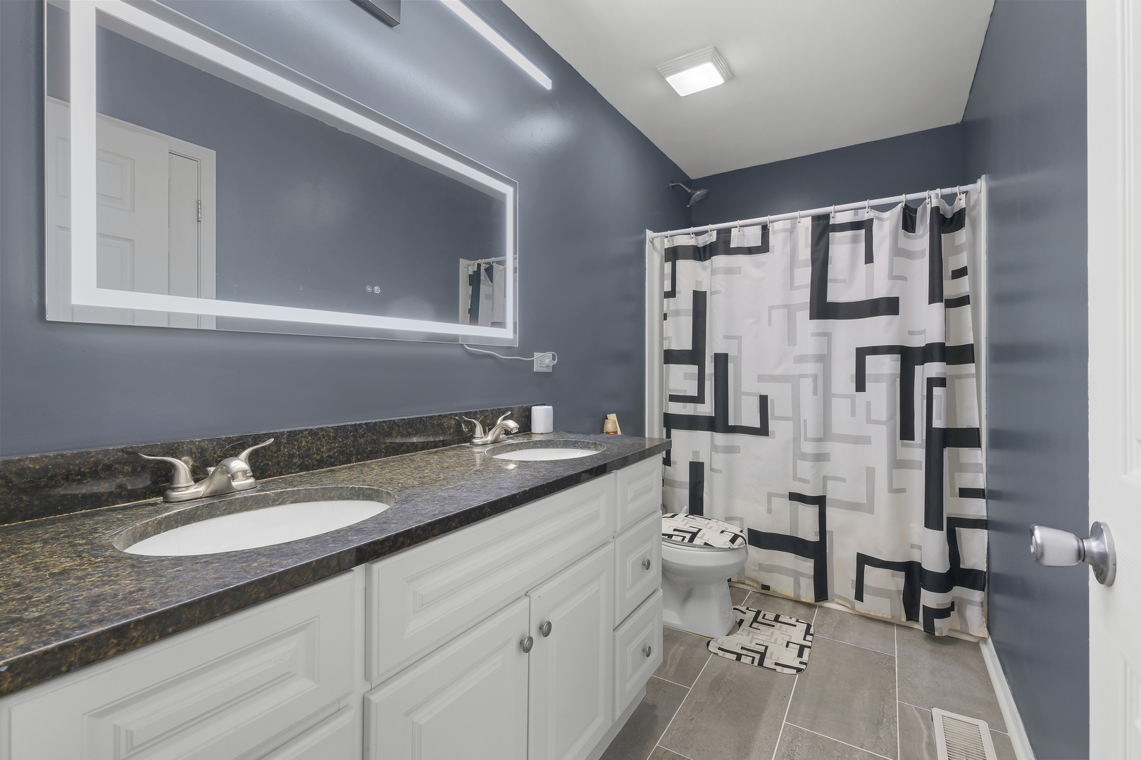 565 COTTONWOOD Circle, Bolingbrook, IL 60440