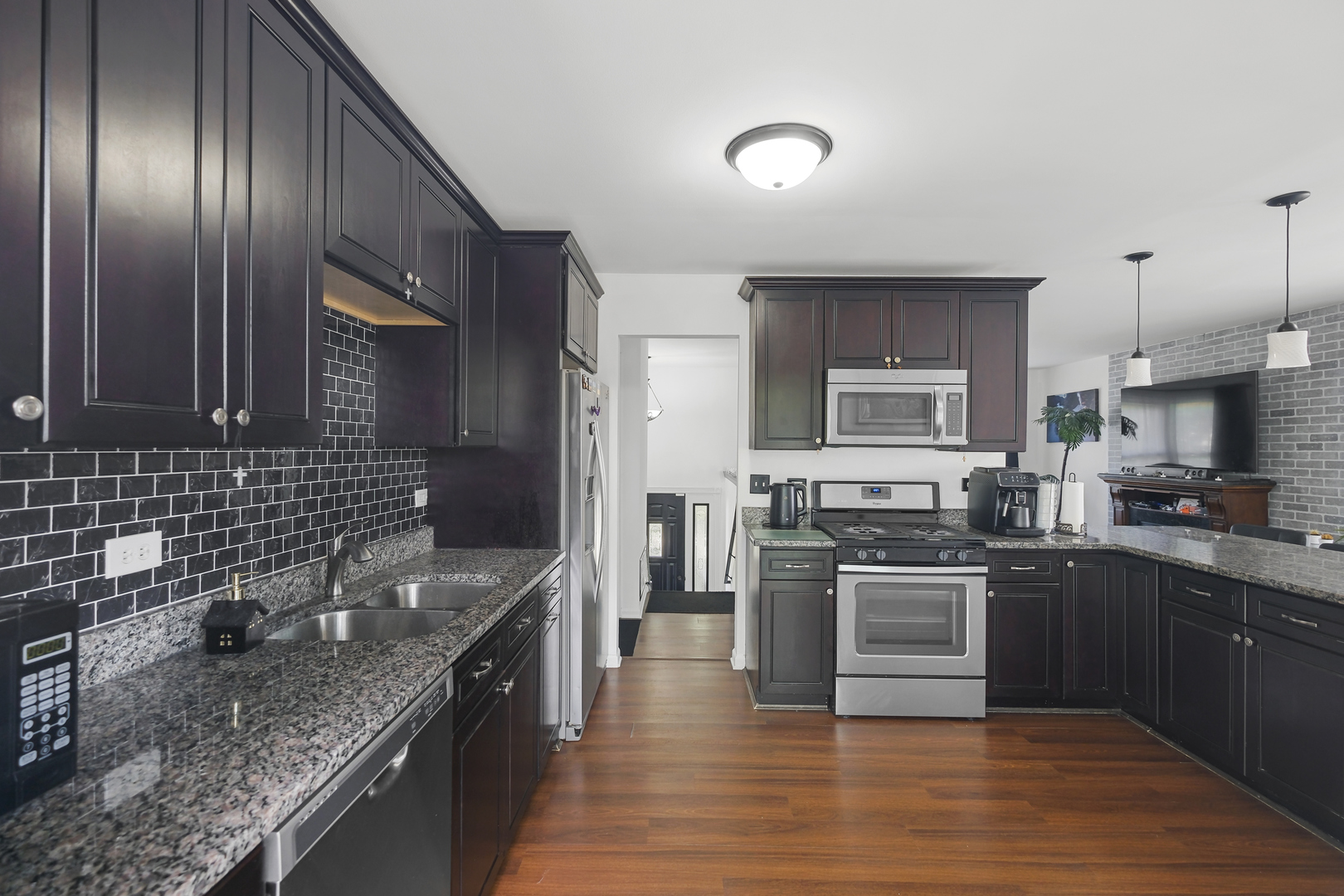 565 COTTONWOOD Circle, Bolingbrook, IL 60440