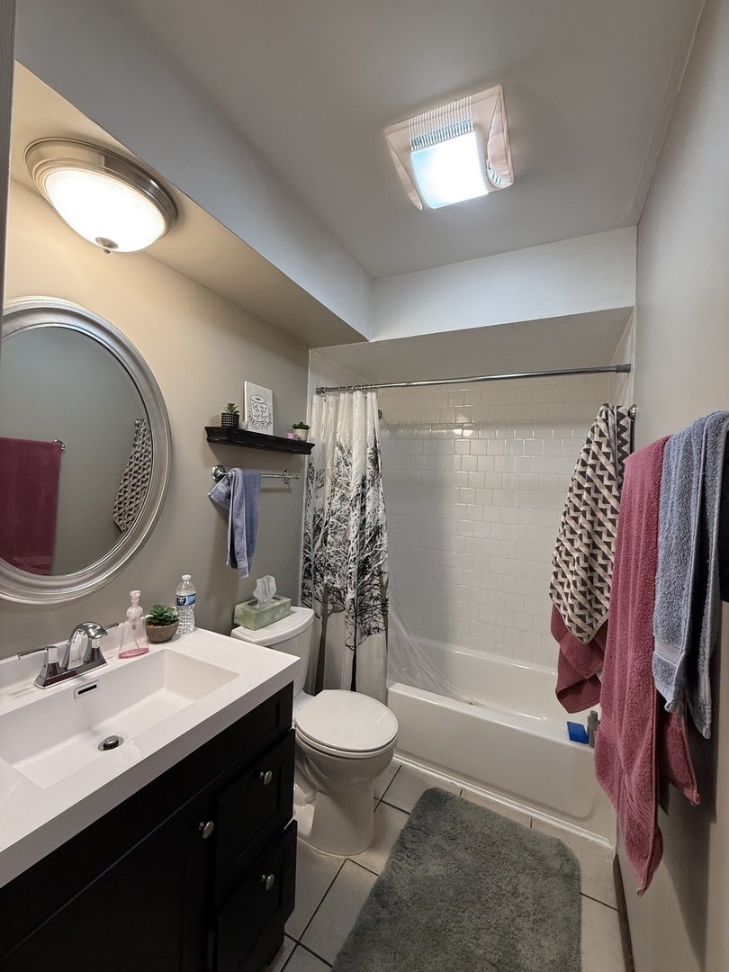 230 Troy Lane, Lombard, IL 60148