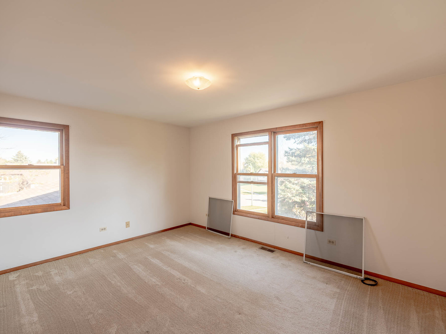 2479 Penn Boulevard, Lindenhurst, IL 60046