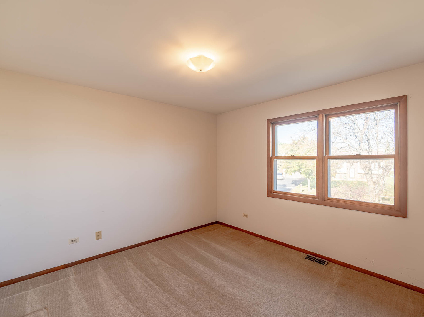 2479 Penn Boulevard, Lindenhurst, IL 60046