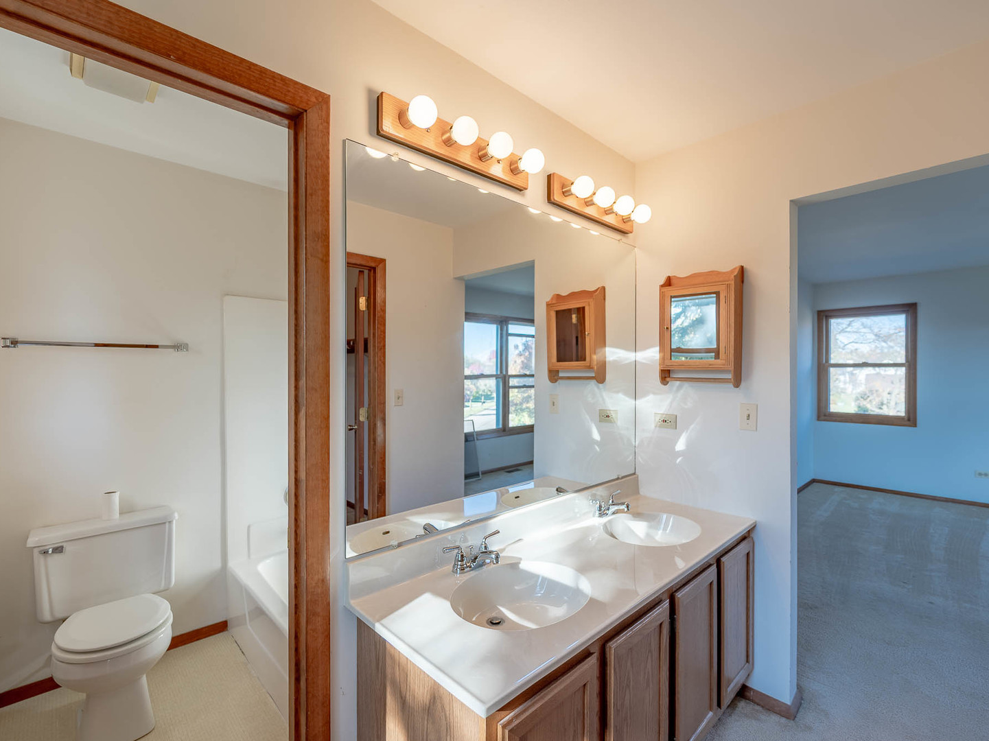 2479 Penn Boulevard, Lindenhurst, IL 60046